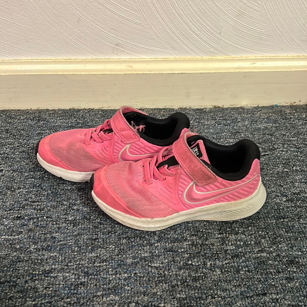 Nike Children Pink Tennis Shoes